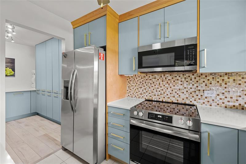 Image 17 of 43 For 808 7th St  105-b