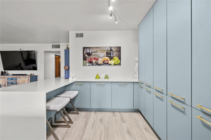 Image 23 of 43 For 808 7th St  105-b