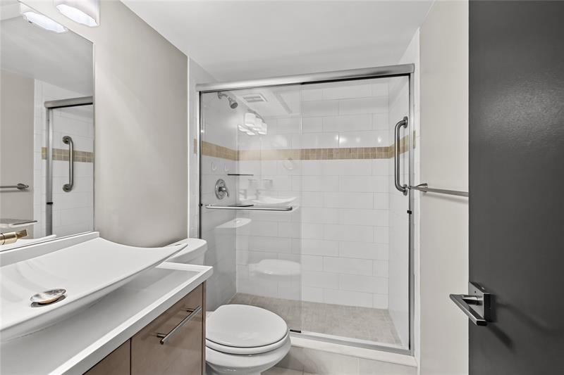Image 28 of 43 For 808 7th St  105-b