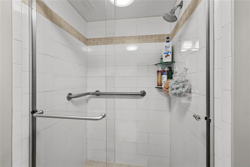 Image 31 of 43 For 808 7th St  105-b