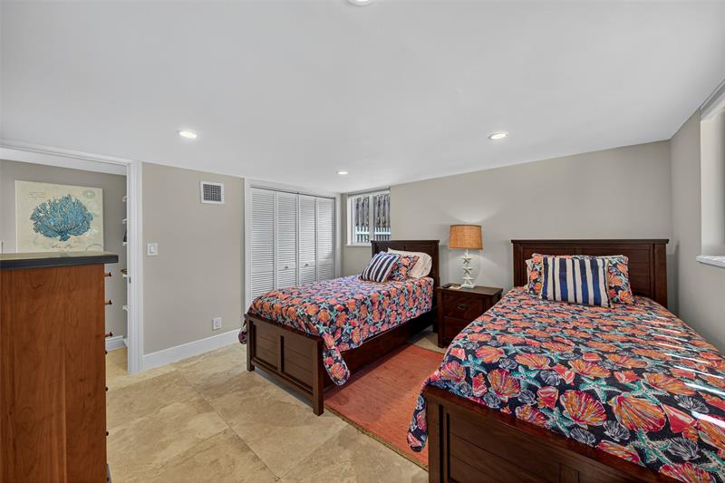 Image 40 of 80 For 1809 25th Ave