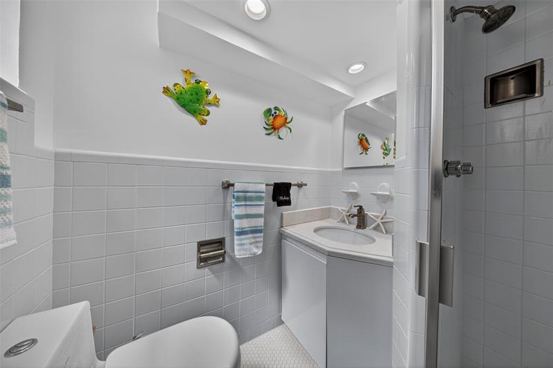 Image 41 of 80 For 1809 25th Ave