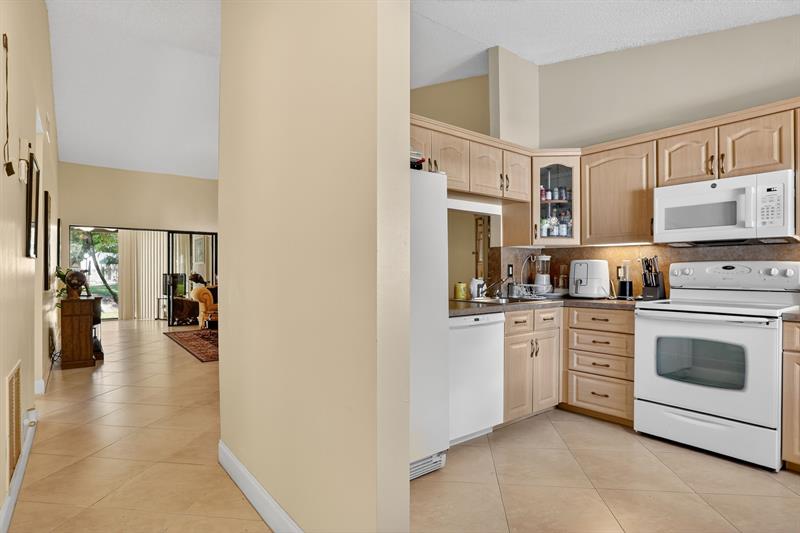 Image 7 of 30 For 3204 Carambola Cir  0
