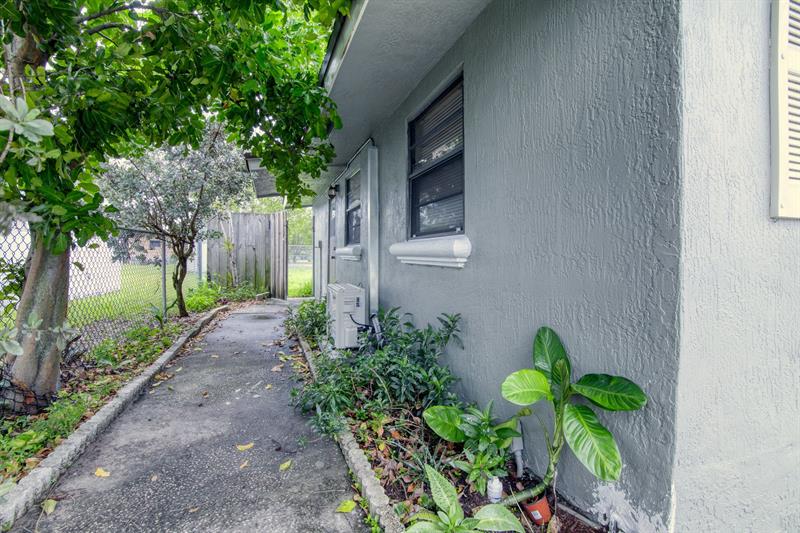 Image 5 of 19 For 3011 3rd St  