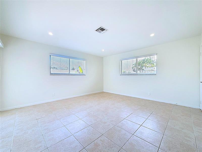 Image 15 of 33 For 2910 19th St