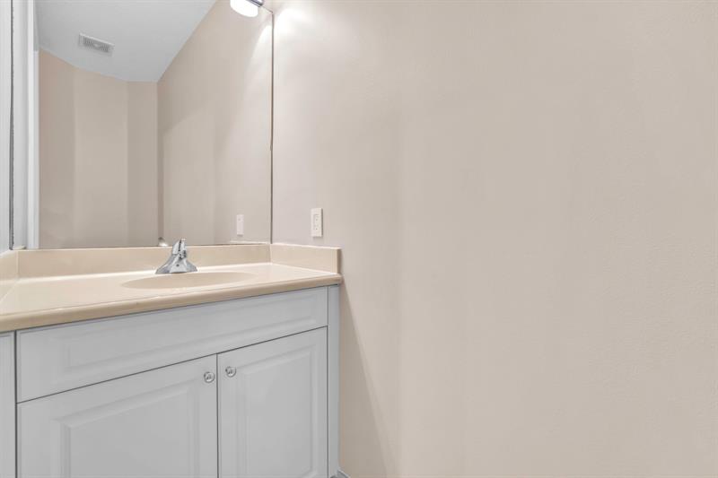 Image 19 of 50 For 21062 Bella Vista Cir