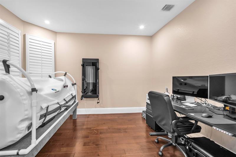 Image 23 of 50 For 21062 Bella Vista Cir