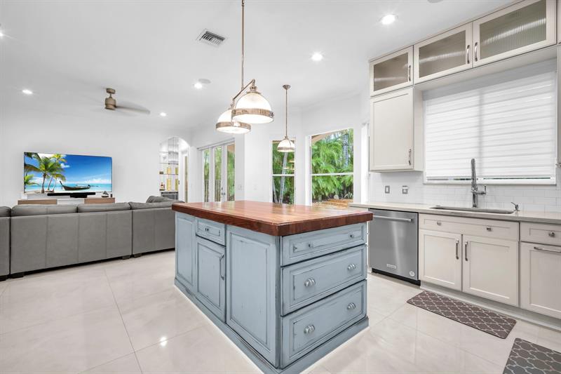 Image 6 of 50 For 21062 Bella Vista Cir