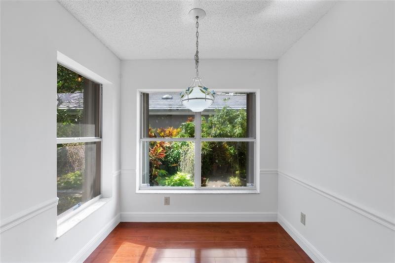 Image 11 of 50 For 5524 55th Dr