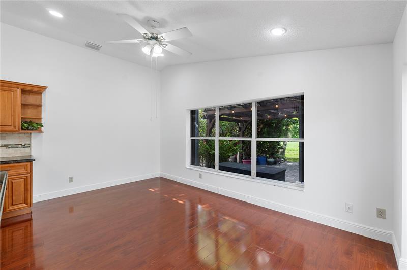Image 13 of 50 For 5524 55th Dr