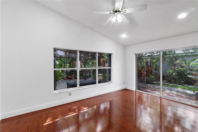 Image 17 of 50 For 5524 55th Dr
