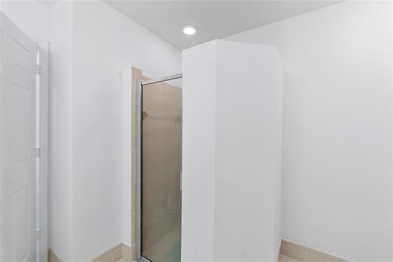 Image 23 of 50 For 5524 55th Dr
