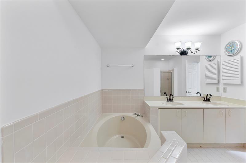 Image 24 of 50 For 5524 55th Dr