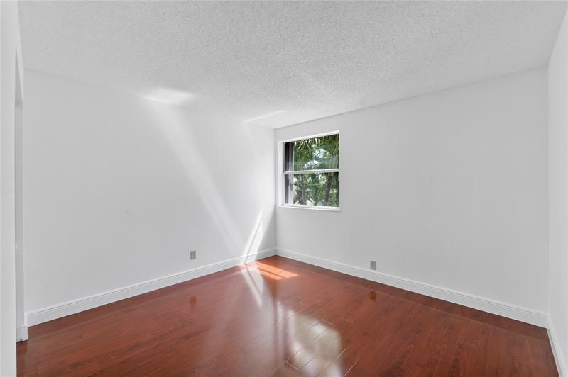 Image 32 of 50 For 5524 55th Dr