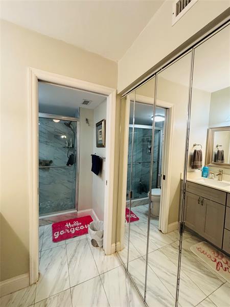 Image 17 of 36 For 7213 Fairfax Dr  107
