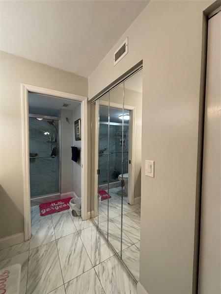Image 19 of 36 For 7213 Fairfax Dr  107