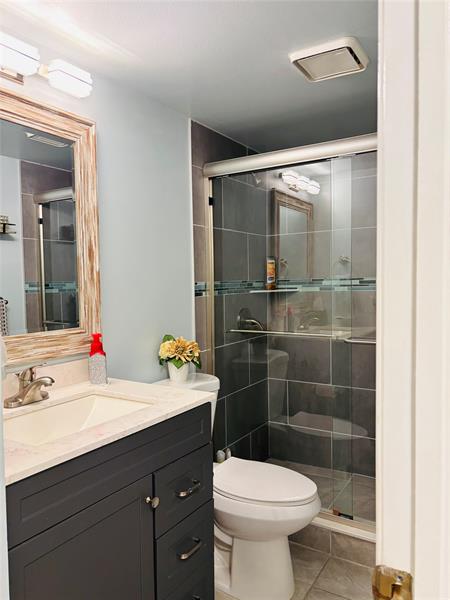 Image 23 of 36 For 7213 Fairfax Dr  107
