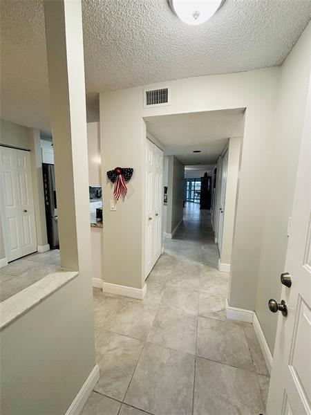 Image 27 of 36 For 7213 Fairfax Dr  107