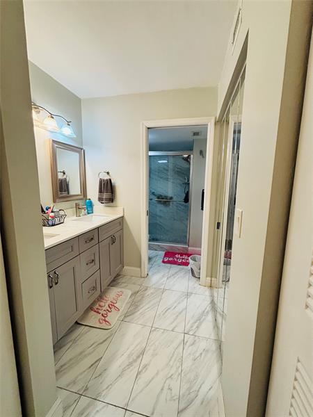 Image 30 of 36 For 7213 Fairfax Dr  107