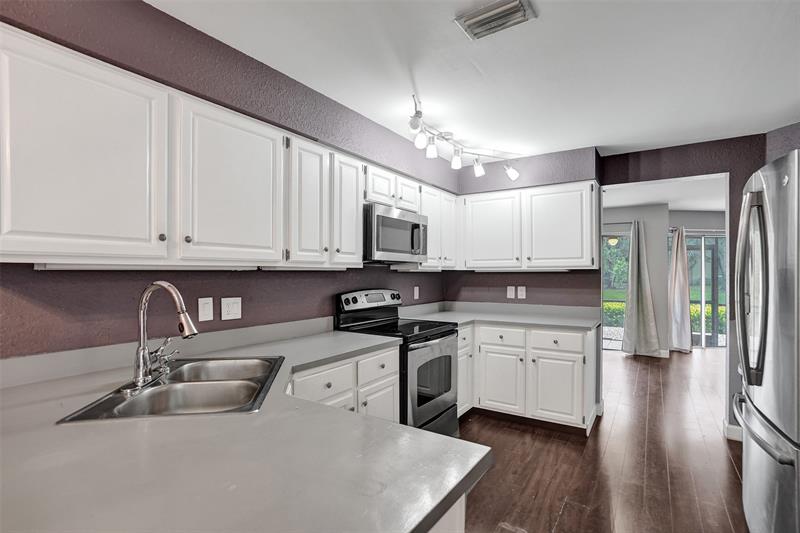 Image 14 of 67 For 11652 19th Dr  11652