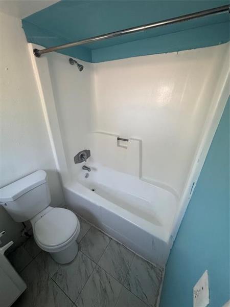 Image 7 of 14 For 5192 6th Ave  805
