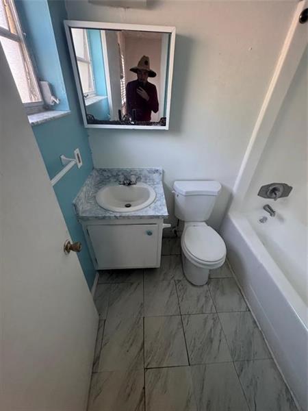 Image 8 of 14 For 5192 6th Ave  805