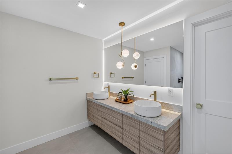 Image 32 of 81 For 2109 64th St