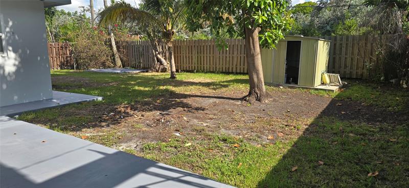 Image 10 of 25 For 825 4th St  
