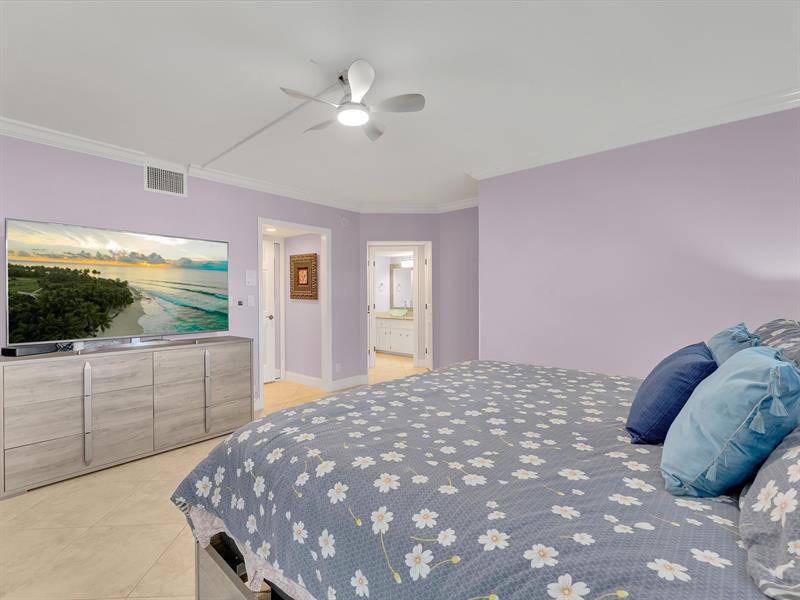 Image 16 of 35 For 3050 47th Ct  204