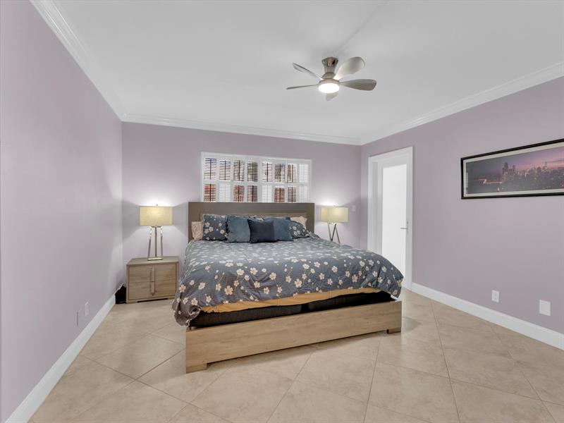 Image 17 of 35 For 3050 47th Ct  204