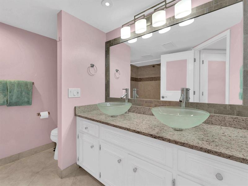 Image 19 of 35 For 3050 47th Ct  204
