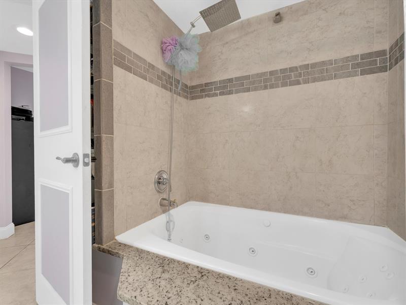 Image 20 of 35 For 3050 47th Ct  204