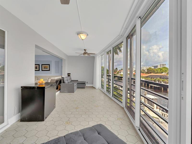 Image 22 of 35 For 3050 47th Ct  204