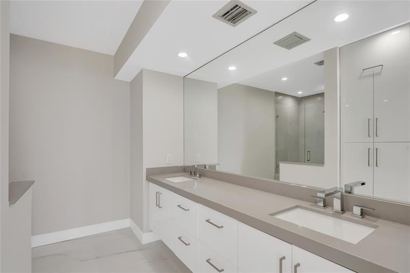 Image 27 of 38 For 2800 Ocean Blvd  Villa H