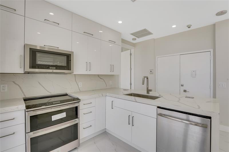 Image 32 of 38 For 2800 Ocean Blvd  Villa H