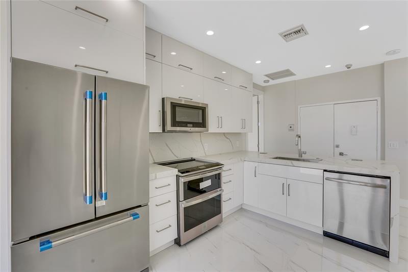 Image 35 of 38 For 2800 Ocean Blvd  Villa H