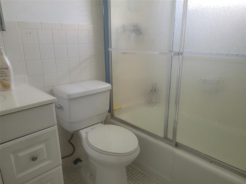 Image 13 of 24 For 2240 Johnson St  204