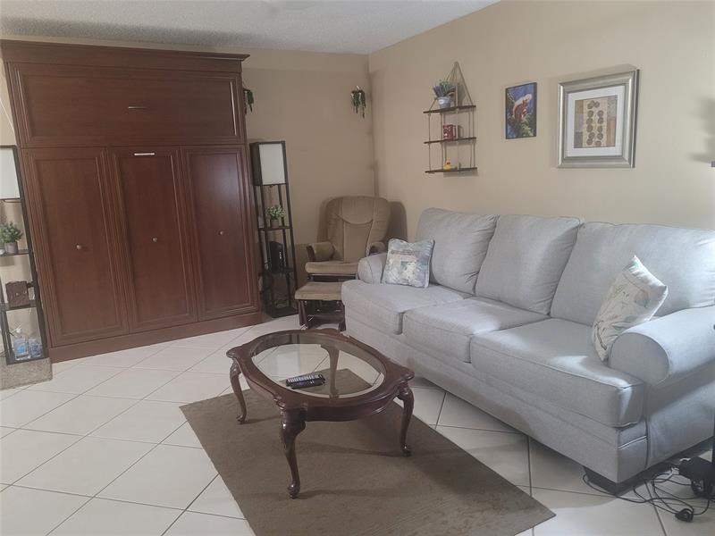 Image 6 of 24 For 2240 Johnson St  204