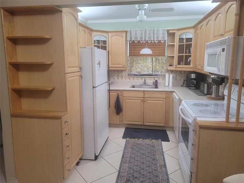 Image 8 of 24 For 2240 Johnson St  204