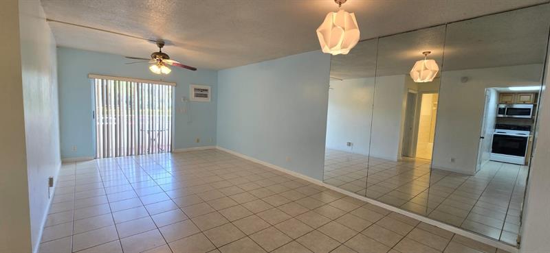Image 4 of 9 For 3201 14th Street Cswy  105