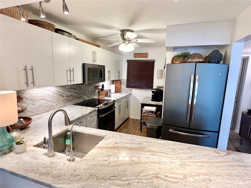 Image 4 of 43 For 9235 Lagoon Pl  204