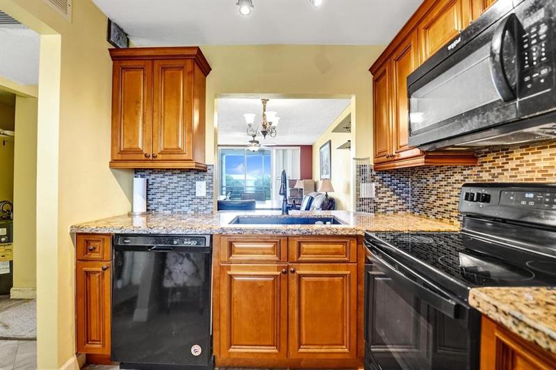 Image 10 of 56 For 9230 Lagoon Pl  406