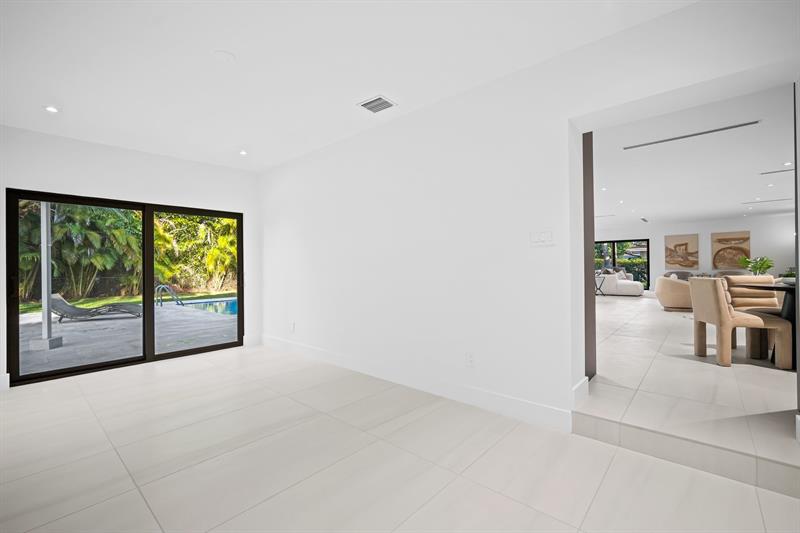 Image 10 of 33 For 13845 73rd Ct