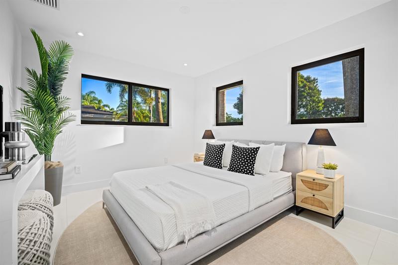 Image 19 of 33 For 13845 73rd Ct