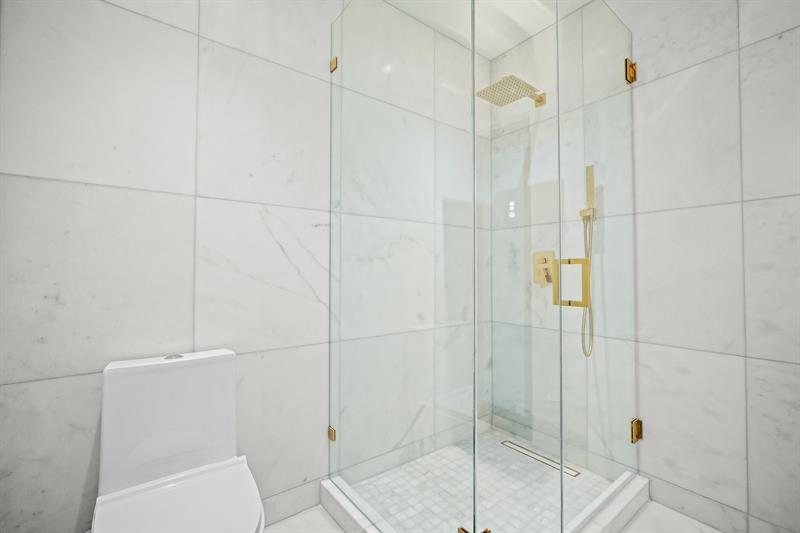 Image 21 of 33 For 13845 73rd Ct