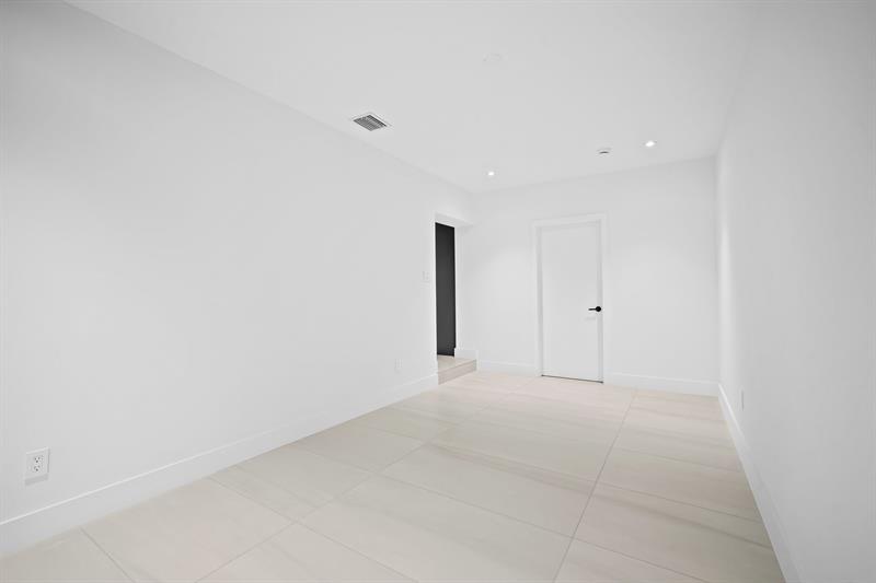 Image 24 of 33 For 13845 73rd Ct