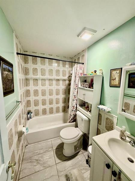 Image 12 of 22 For 5601 Blueberry Ct  157