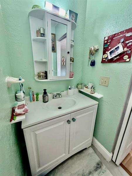 Image 13 of 22 For 5601 Blueberry Ct  157