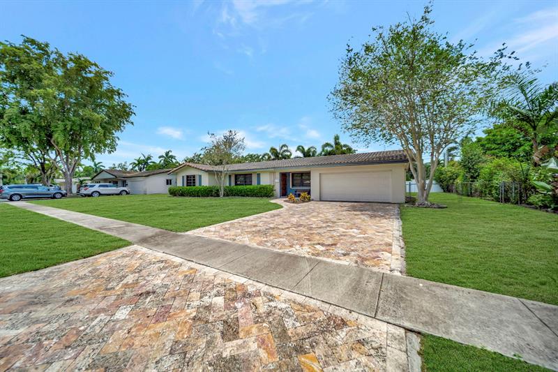 Image 11 of 41 For 621 Sandlewood Ln