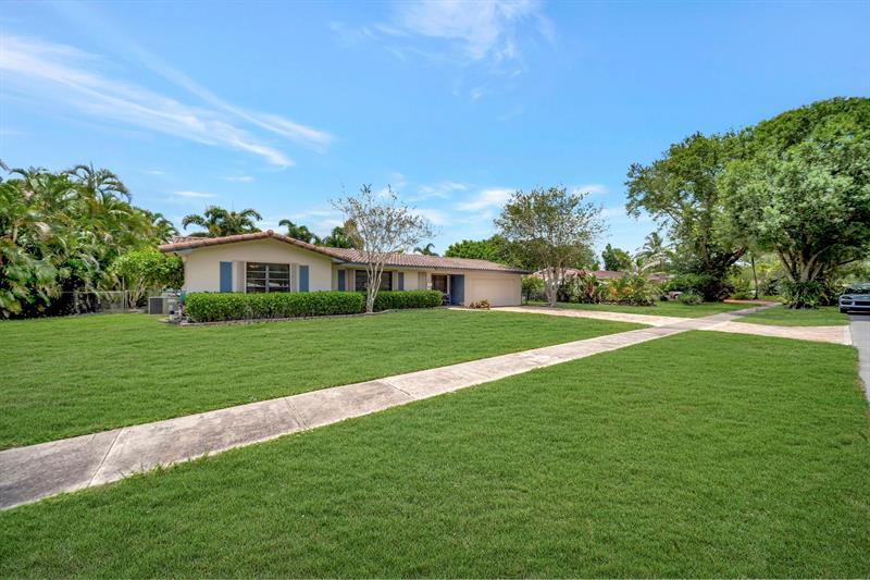 Image 12 of 41 For 621 Sandlewood Ln